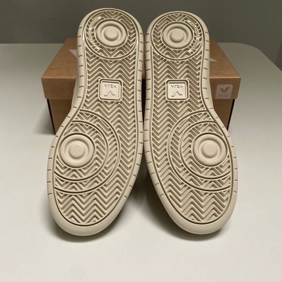 Veja V-10 Leather Sneaker Extra White/Sable/Sahara sz 40EU/9US New in Box - Picture 8 of 8